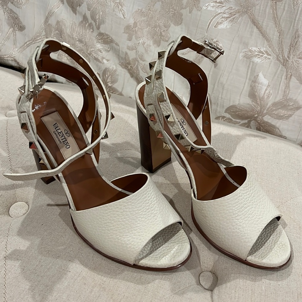 Valentino 37 1/2 block high heel sandal in cream with stud detailing